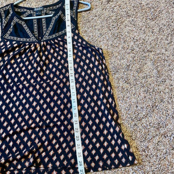 Lucky Brand Black Embroidered Sleeveless V-neck Top. Women’s L. - Picture 9 of 10